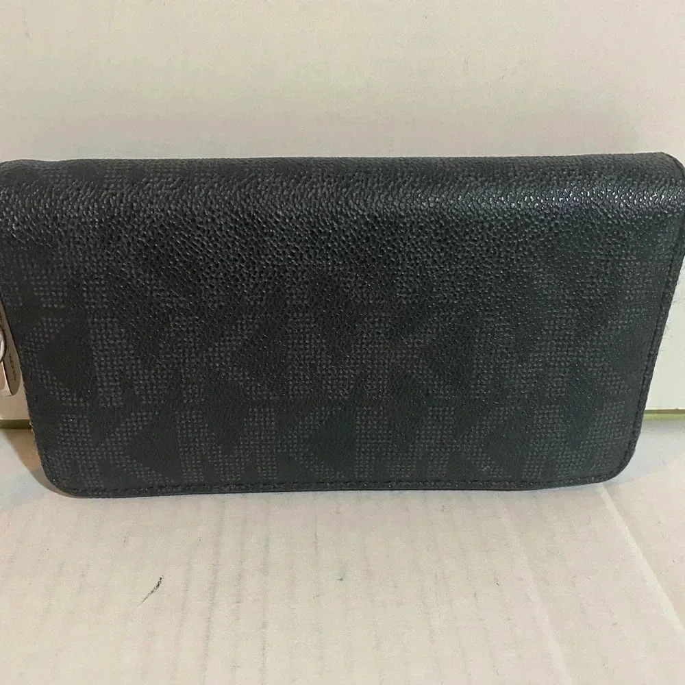 Michael Kors MK signature print canvas wristlet - Picture 2 of 12